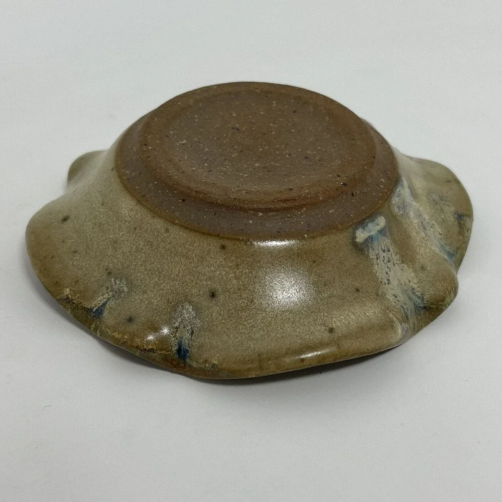 Small Round Glass Crystal Bottom Scalloped Edge Trinket Dish Ashtray Multicolor - Picture 7 of 11
